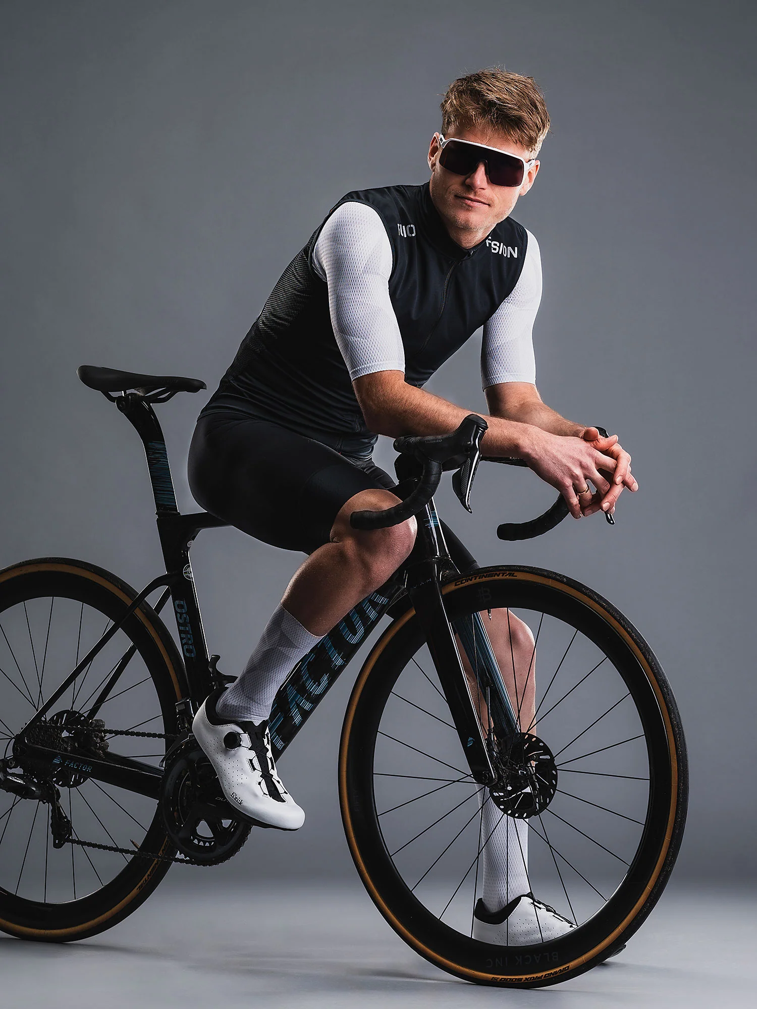 Mens TEMPO! PRO Cycling Vest - Image 3