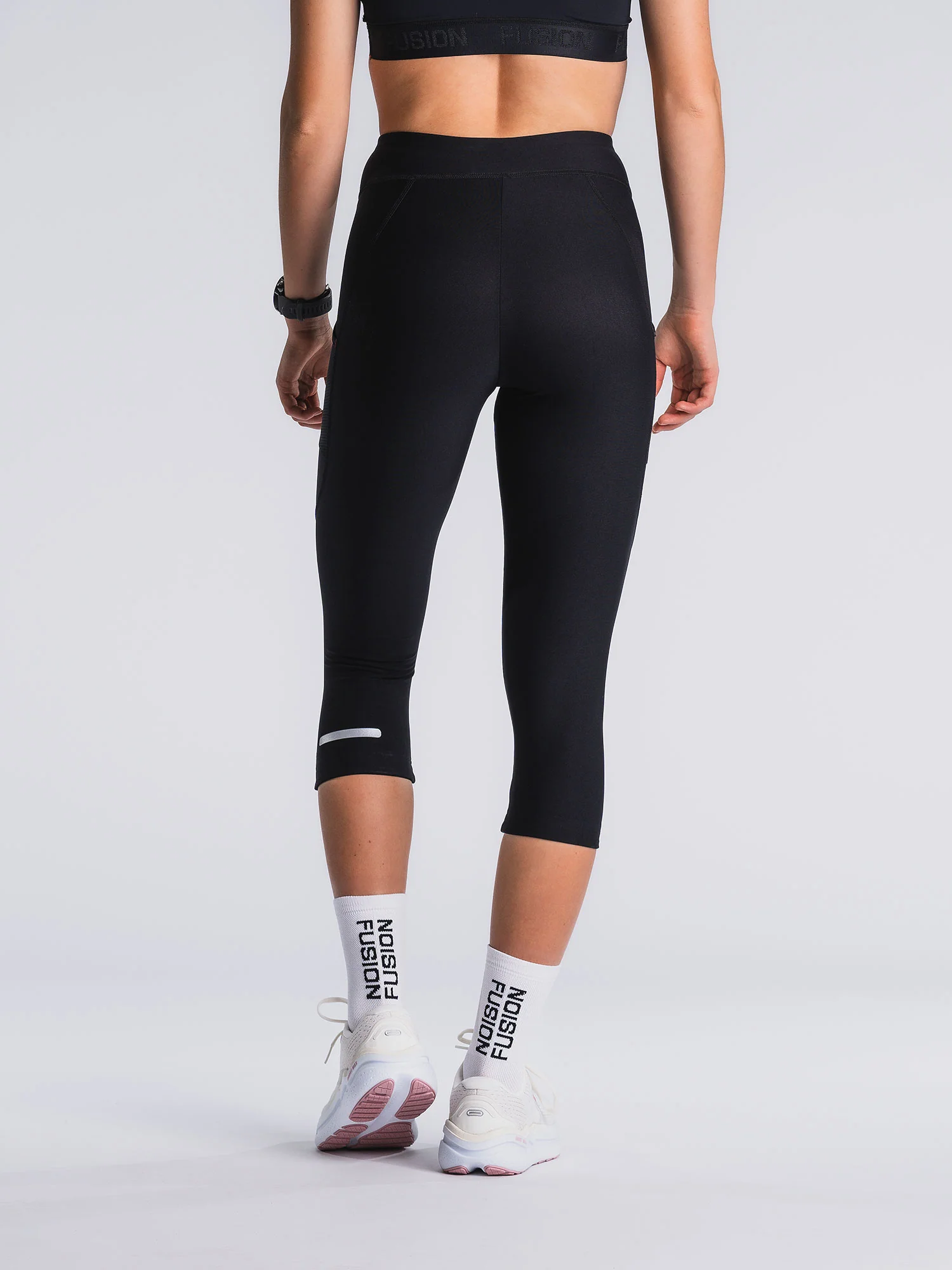 Womens 3/4 Training Tights - Image 10