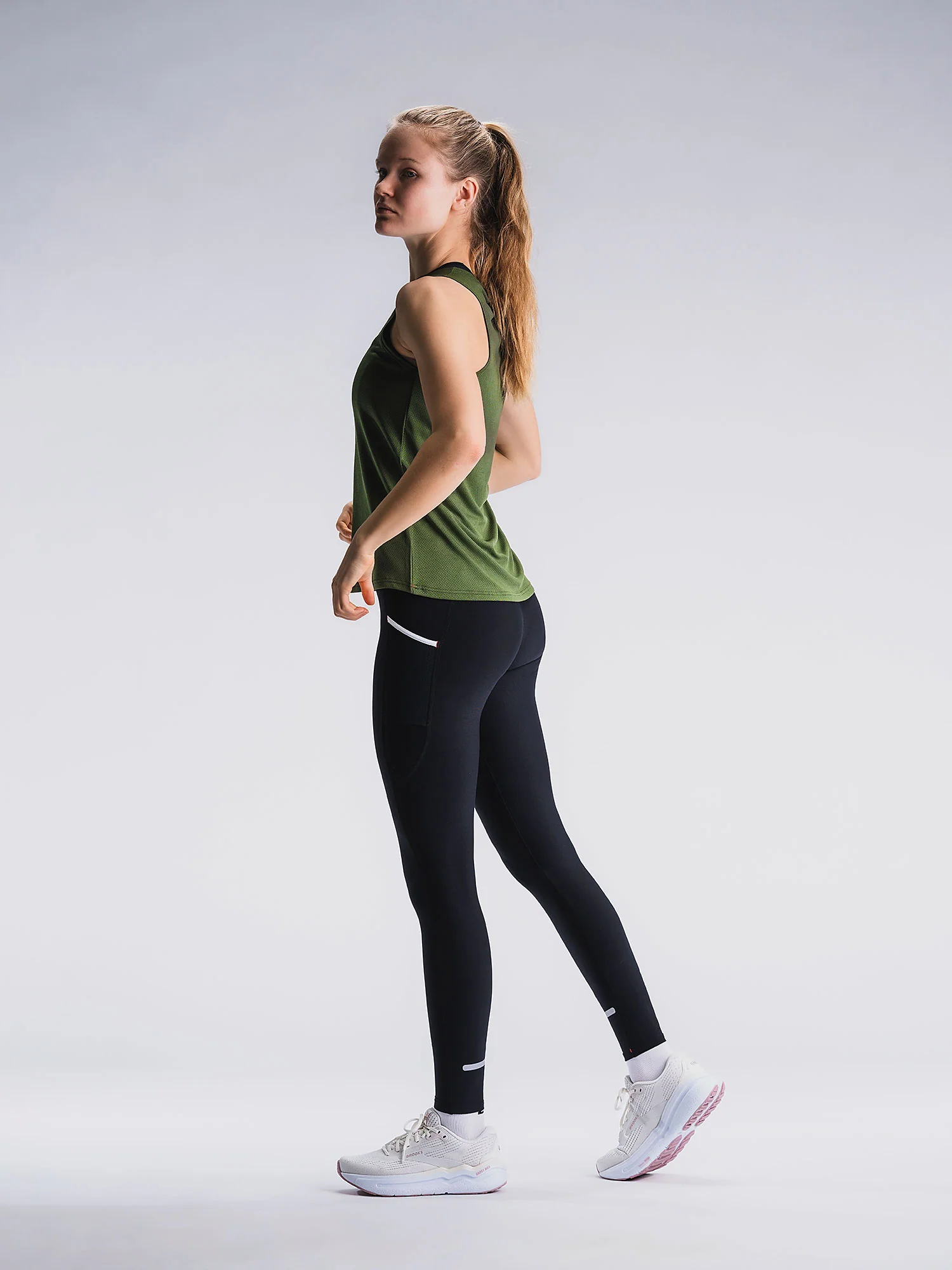 Womens TEMPO! ONE Run Singlet - Image 10