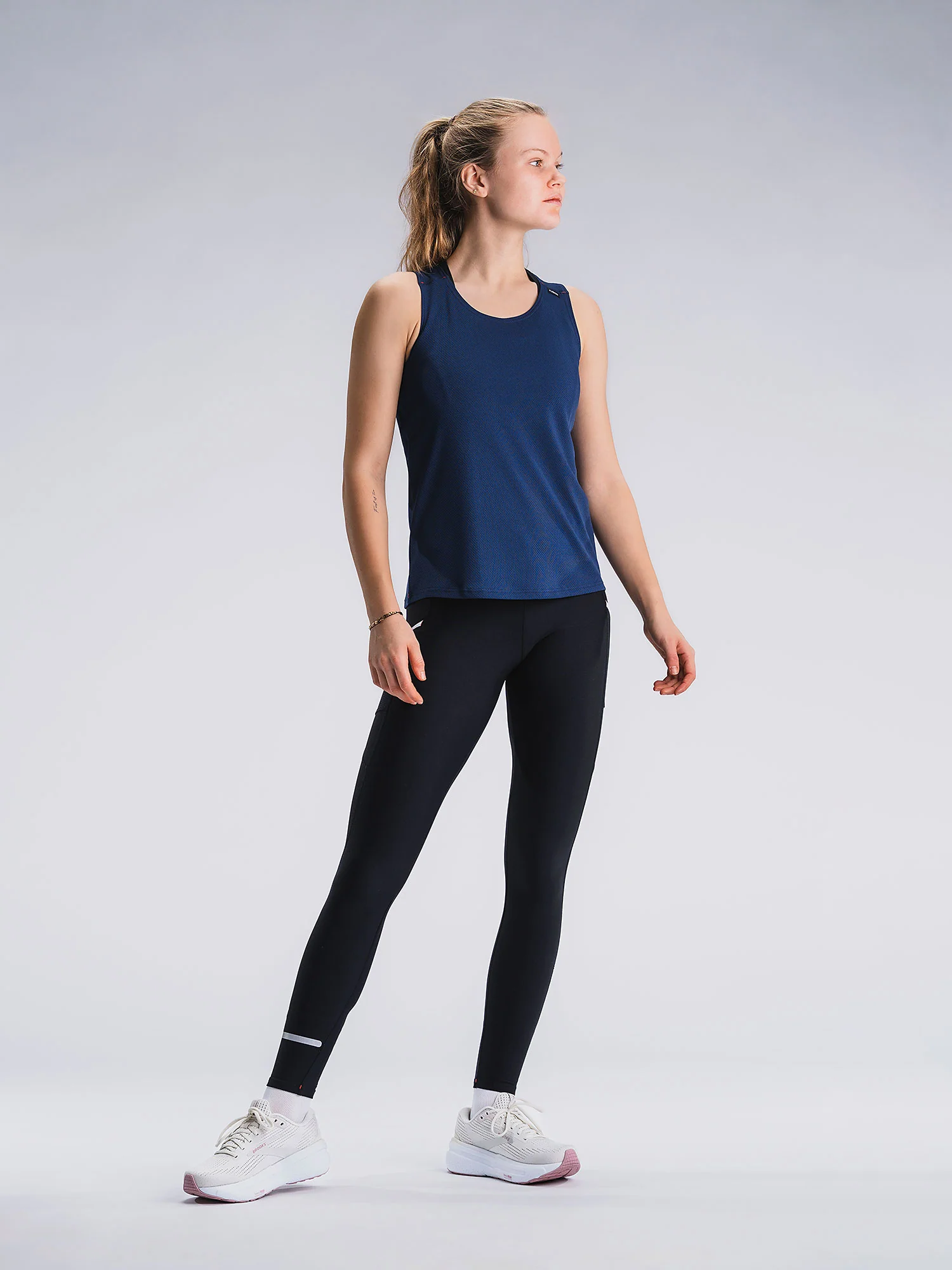 Womens TEMPO! ONE Run Singlet - Image 14